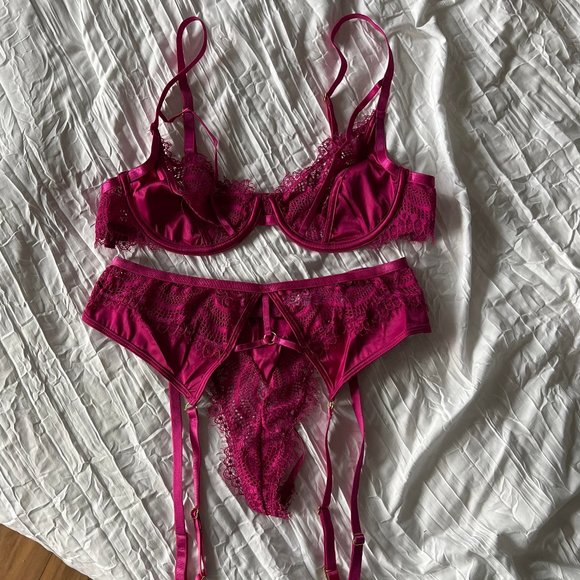 3 Piece Lingerie Set - Bra, Garter, Thong - Yandy - Picture 4 of 5